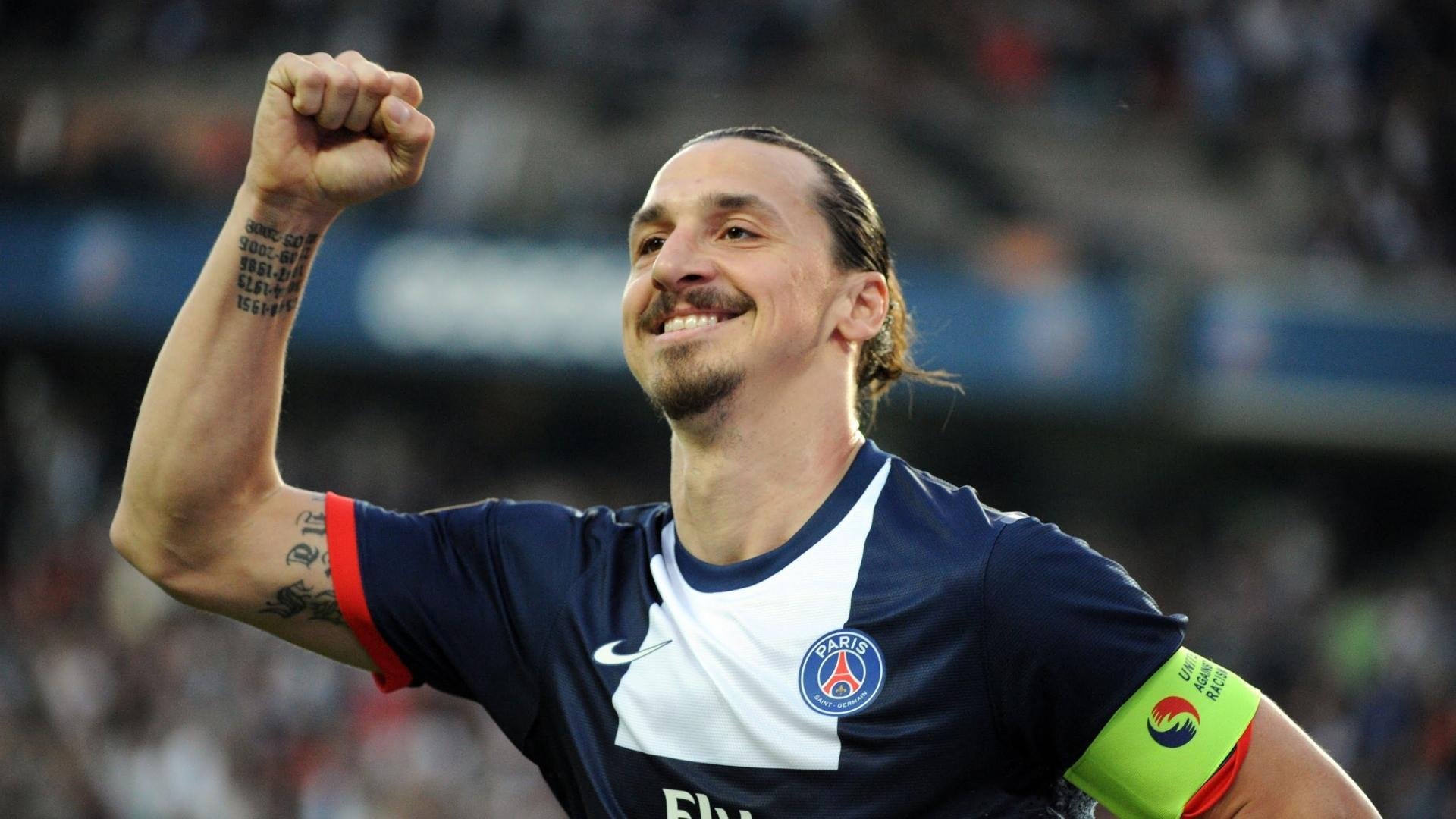 2010年季后赛:雷霆以年轻的阵容奋战,韦斯布鲁克多次“黑马”表现惊艳全场。