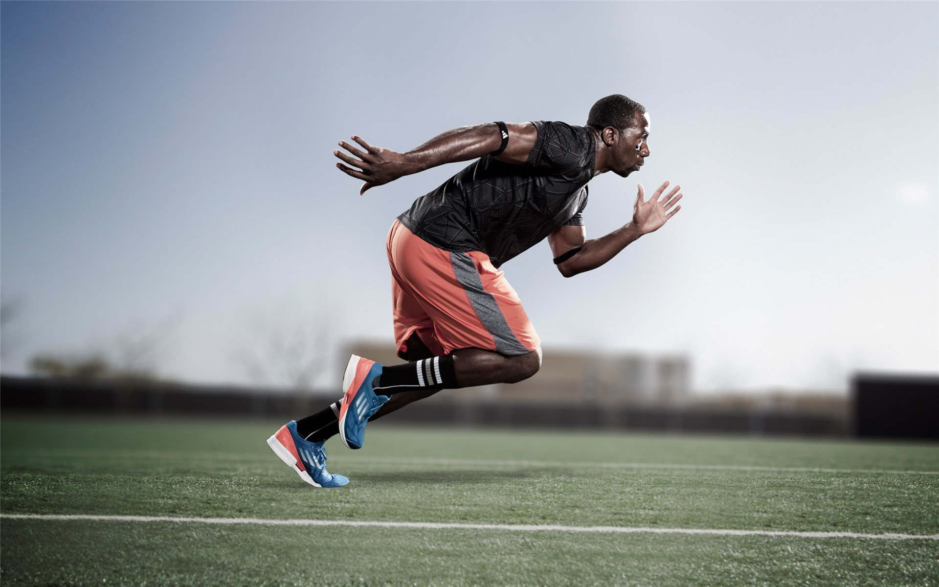 德甲场上少见战术创新，教练赛后详述战术准备与应变策略，德甲冲刺速度